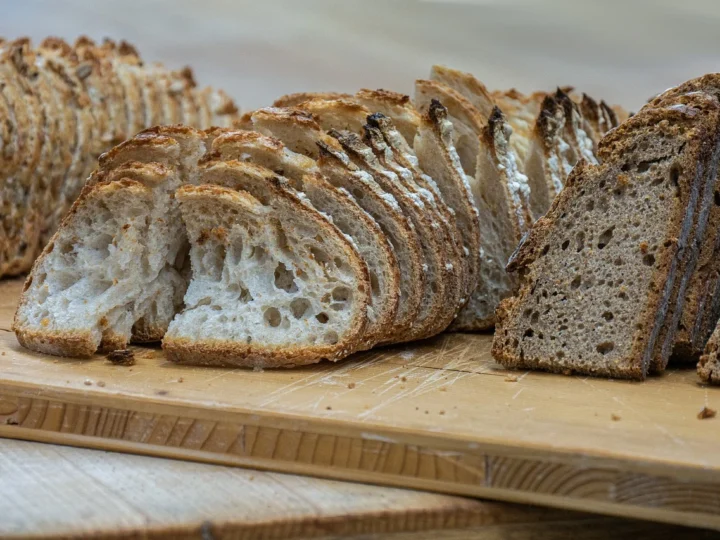 Chleb na kromki sprzedawany w Przemyślu. Dlaczego to popularne rozwiązanie?