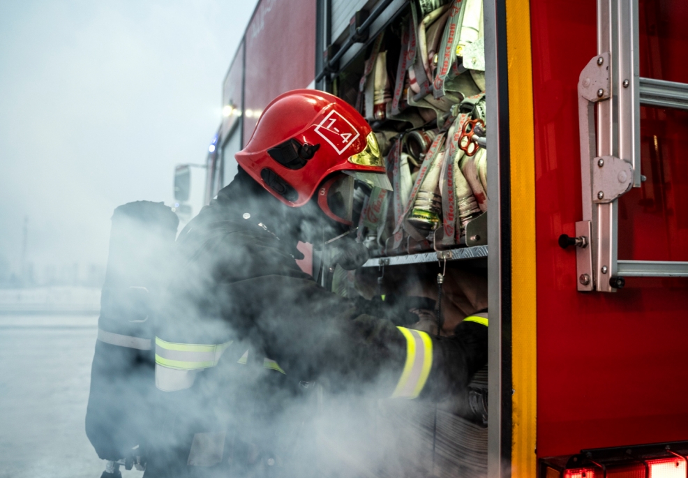 Strażak ucierpiał podczas gaszenia ognia w centrum Przemyśla