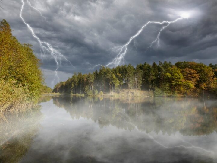 Ostrzeżenie meteorologiczne: przewidziane burze z silnymi opadami deszczu i porywami wiatru w województwie podkarpackim