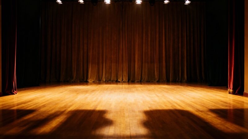 Dwie połówki pomarańczy – komedia pełna śmiechu i zaskakujących tajemnic!