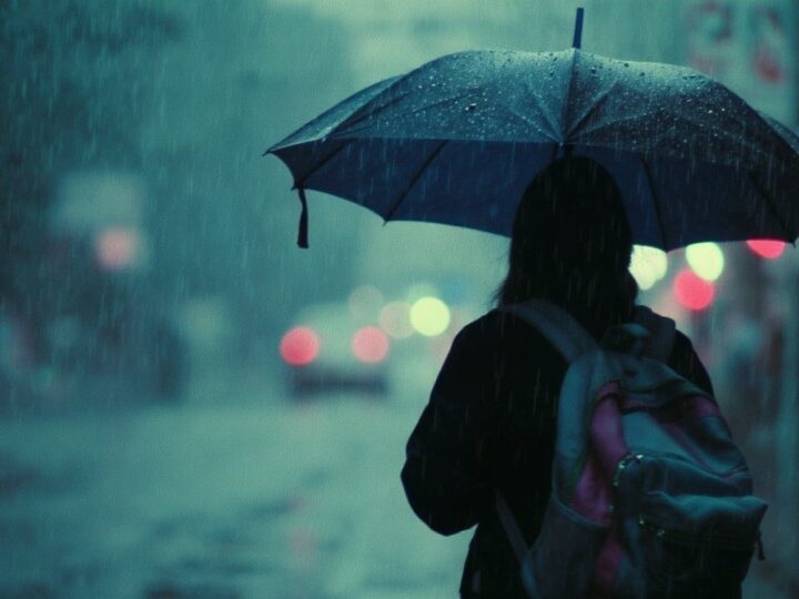 Ostrzeżenie! Niebezpieczny śnieg na drzewach – bądź czujny!