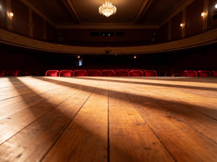 Wernisaż Małgorzaty Freudenberger-Woźniak w Przemyślu: odkryj mistyczne inspiracje artystki