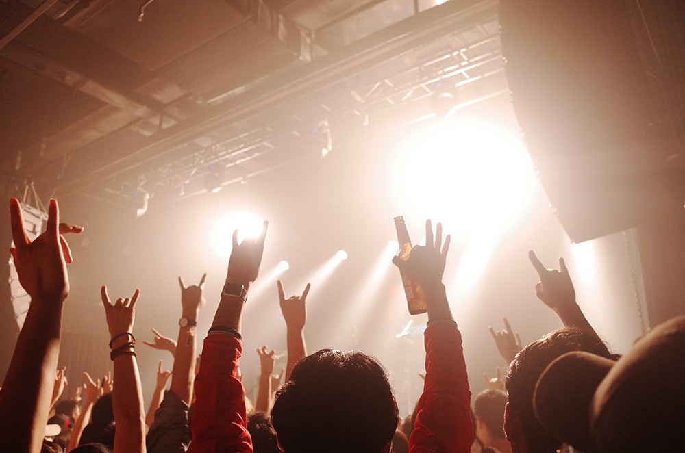 Jazzowe Zaduszki w Zamku: Muzyczna Odyseja Pamięci i Emocji