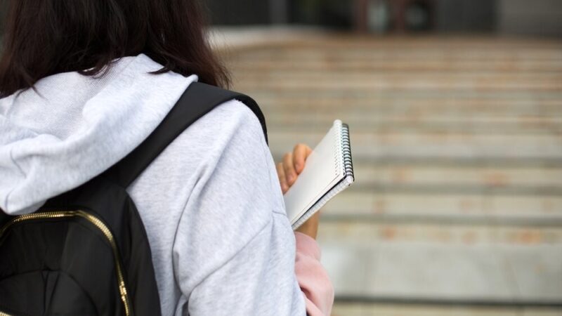 QR Zagadki w Mediatece: Uczniowie z Przemyśla odkrywają literackie tajemnice