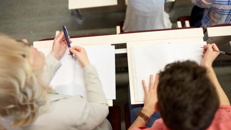 Świąteczna magia w Przemyślu: radosne spotkanie rodzin z Klubem Czytających