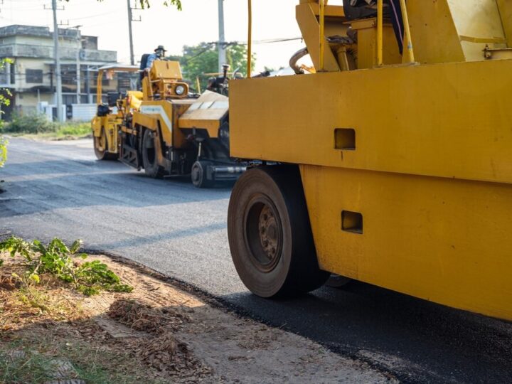 Nowe umowy na inwestycje drogowe w Przemyślu: Powiat i gminy współpracują na rzecz rozwoju infrastruktury