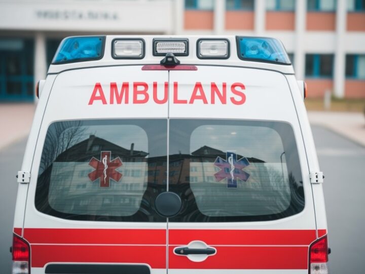 Policjanci uratowali 49-latkę przed wychłodzeniem w parku