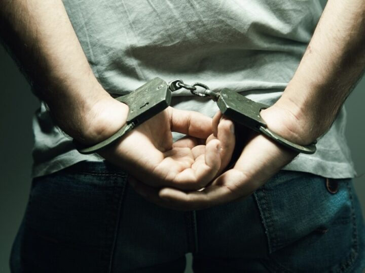 Zatrzymany za zniszczenie szyb bronią pneumatyczną