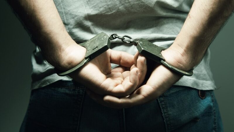 Zatrzymany za zniszczenie szyb bronią pneumatyczną