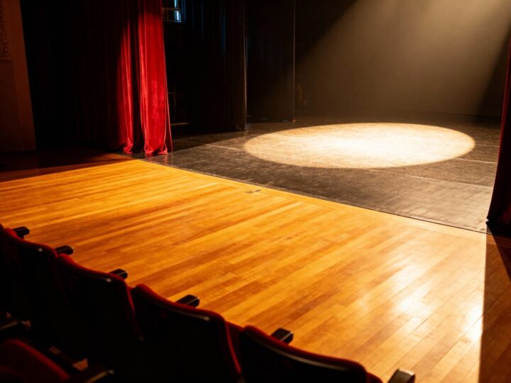 Niezapomniany wieczór w Przemyślu: dziękujemy za spotkanie ze spektaklem „Wpadka”!