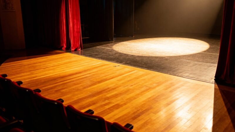 Niezapomniany wieczór w Przemyślu: dziękujemy za spotkanie ze spektaklem „Wpadka”!