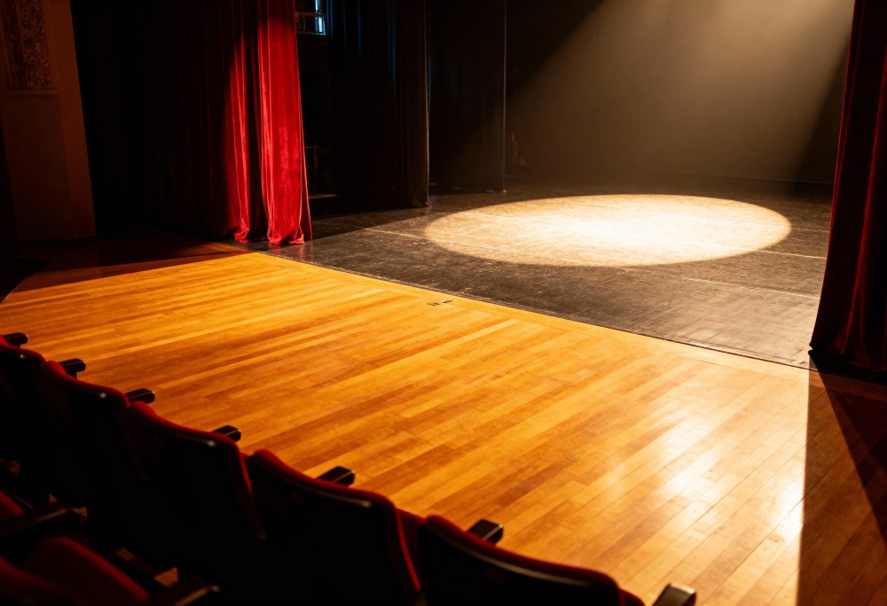 Niezapomniany wieczór w Przemyślu: dziękujemy za spotkanie ze spektaklem „Wpadka”!