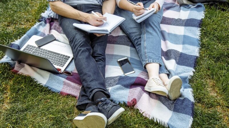 Uczniowie z Bachowa odkrywają magię książek w bibliotece