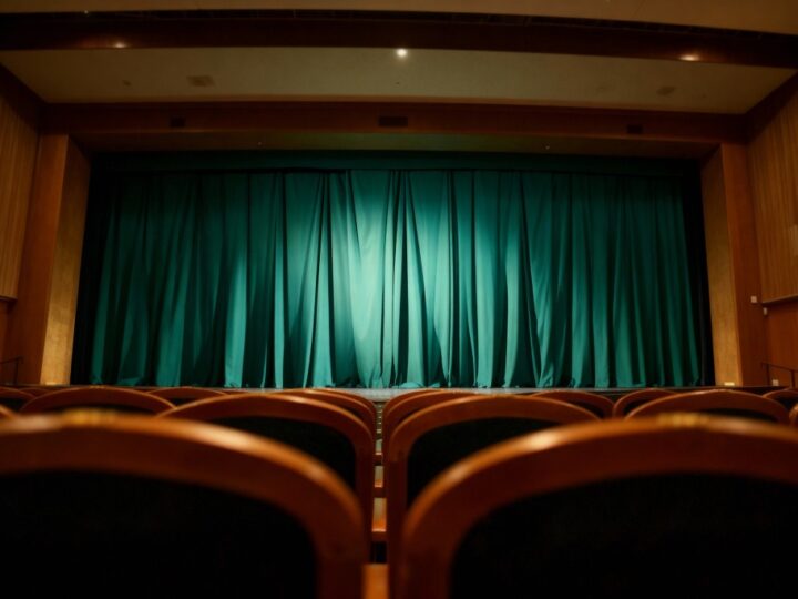 Monodram „Hen” na Zamku Kazimierzowskim: emocjonalna podróż przez historię