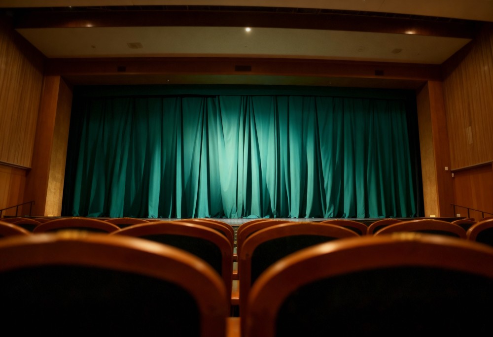 Monodram „Hen” na Zamku Kazimierzowskim: emocjonalna podróż przez historię