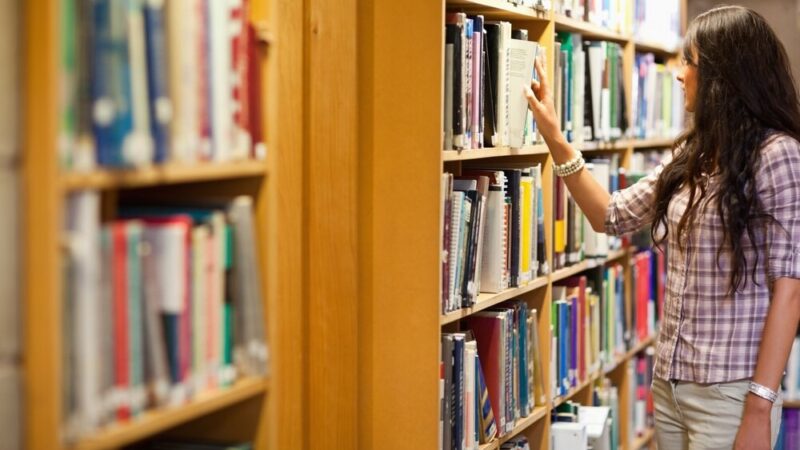 W objęciach słowa: powrót do poezji