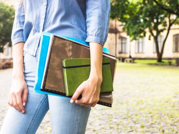 Krasnoludki w bibliotece: dzieci odkrywają fascynujący świat literatury